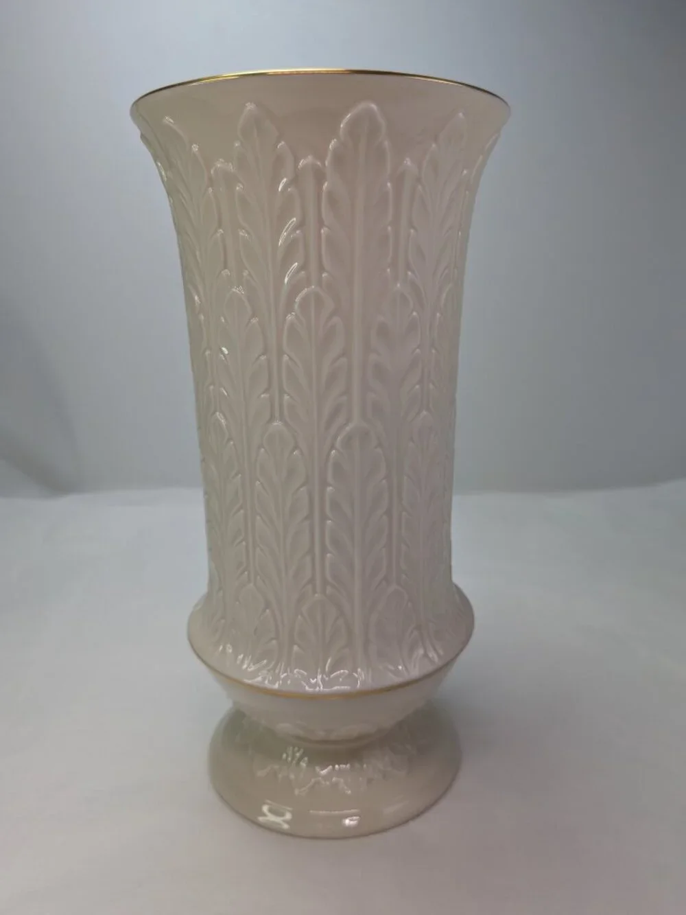 Vintage Lenox Ivory Porcelain Acanthus Leaf Pedestal Vase 24k Gold Trim 9.5”